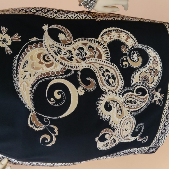 Sandra Darren Sleeveless Black & Beige Knee Length Dress - Picture 3 of 9